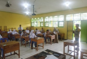 Bhabinkamtibmas Melaksanakan Police Go To School