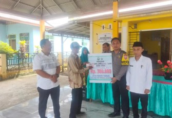 Bhabinkamtibmas Polsek Pino Kawal Penerimaan BLT-DD Desa Padang Tambak Kecamatan Pino