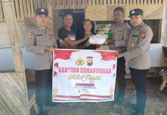 Warga Desa Sinar Pagi Terima Bansos dari Polres Kaur