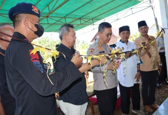 Polda Bengkulu Kembali Serahkan Tiga Kunci Program Bedah Rumah Kepada Warga Tidak Mampu