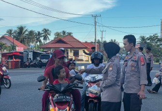 Polres Bengkulu Selatan Berbagi Takjil 