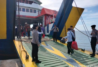 Polsek Enggano Laksanakan Pengamanan Mudik Lebaran di Pelabuhan Kahyapu 