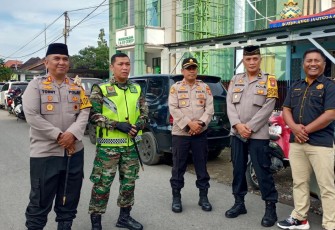 Kapolres RL dan Dandim Pantau Langsung Salat Idulfitri di Lapangan Setia Negara 
