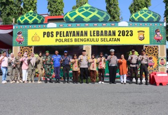 Kapolres Bengkulu Selatan Cek Pos Pelayanan Ops Ketupat Nala di Kecamatan Bunga Mas