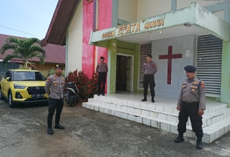 Sat Samapta Polres Bengkulu Selatan dan Polsek Jajaran, Lakukan Pengamanan Ibadah Minggu di Gereja 