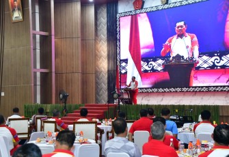 Panglima TNI Laksamana TNI Yudo Margono S.E.,M.M pada saat memimpin olahraga bersama Perwira Tinggi dan Kolonel di lingkungan TNI dan Kementerian/ lembaga, bertempat di GOR A.Yani Mabes TNI Cilangkap Jakarta Timur,  Kamis (9/11/2023).