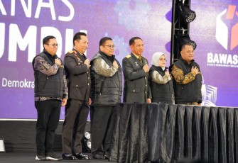Panglima TNI Jenderal TNI Agus Subiyanto, S.E., M.Si. menghadiri deklarasi kampanye damai atau Rakornas Penegakan Hukum Terpadu (Gakkumdu) 2024, yang diselenggarakan oleh Bawaslu dan KPU, bertempat di Hotel Sahid, Jakarta Pusat, Senin (27/11/2023).