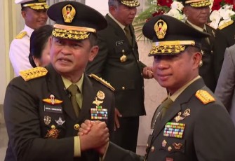 Panglima TNI Jenderal TNI Agus Subiyanto dan Kasad Jenderal TNI Maruli Simanjuntak, M.Sc.