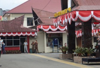 Kapolres Tapanuli Selatan (Tapsel), AKBP Imam Zamroni, SIK, MH, memimpin Apel gelar pasukan Operasi Zebra Toba 2023 di Mako Polres Tapsel, Senin (4/9/2023) pagi.