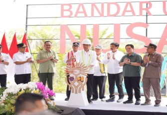 Presiden saat Groundbreaking Bandara Internasional IKN