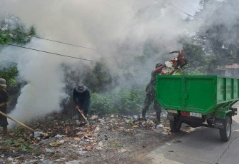 Kodim 0620/Cirebon Gelar Karbak Dari Bersihkan Sampah Hingga Tanam Pohon