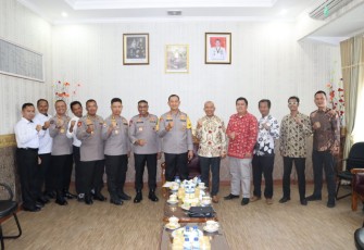 Foto bersama usai pertemuan