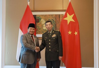 Menhan Prabowo saat Bertemu Menhan China Li Shangfu, di Shangri-La Hotel, Singapura, Minggu (04/06/2023).