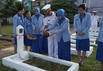Wing Udara 1 saat Ikuti Ziarah Rombongan HUT TNI AL di TMP Pusara Bhakti