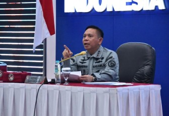 Kepala Bakamla RI, Laksdya TNI Dr. Irvansyah, S.H., saat menggelar Entry Briefing. 