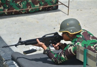 Prajurit Kodim 1710/Mimika Gelar Latihan Menembak Senjata Ringan