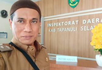 Azan Sinaga (50) Kepala Desa Sipangko Kecamatan Angkola Muaratais, Kabupaten Tapanuli Selatan, Sumatera Utara.