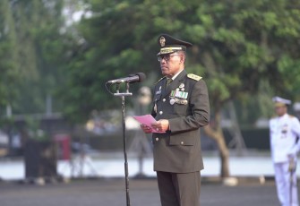 Aslog) Panglima TNI Mayjen TNI Yustinus Peristiwanto, S.T., saat menjadi Inspektur Upacara (Irup) pada peringatan Hari Ulang Tahun Ke-78 Republik Indonesia yang dilaksanakan di Mabes TNI, Cilangkap, Jakarta Timur, Kamis (17/8/2023) kemarin.