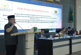 Sekdaprov Sumbar, Hansastri saat membuka secara resmi dialog BULD DPD RI dengan OPD lingkup Pemprov Sumbar di Auditorium Gubernuran.