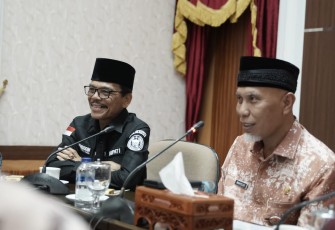 Gubernur Sumbar Mahyeldi, saat menerima audiensi Bupati Limapuluh Kota bersama Wali Nagari Batu Ampa dan sejumlah tokoh masyarakat di Gubernuran Sumbar, baru-baru ini.