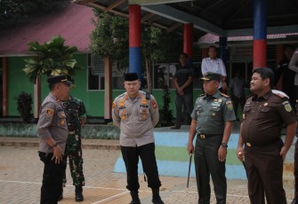 Kapolres Rejang Lebong Dandim 0409/Rejang Lebong dan Kajari Rejang Lebong Kujungi Guru Korban Penganiayaan 