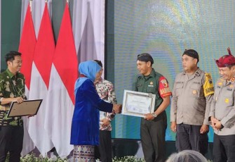 Penyerahan penghargaan dilakukan di Gedung Negara Grahadi Surabaya, Rabu (20/9/2023) malam. 