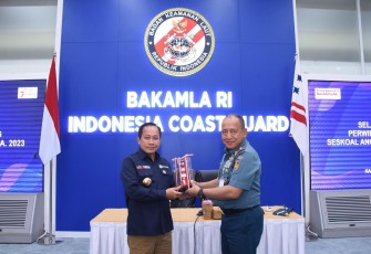 Kepala Bakamla RI Laksdya TNI Dr. Aan Kurnia saat menerima kunjungan Pasis Dikreg Seskoal) Angkatan Ke-61 T.A. 2023 di Mabes Bakamla RI, Jakarta Pusat, pada Kamis (31/8/2023).