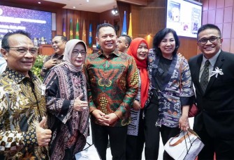 Bamsoet usai menghadiri pengukuhan Nia Kurniati sebagai Guru Besar Bidang Ilmu Hukum Agraria FH UNPAD, di Graha Sanusi Hardjadinata, Bandung, Selasa (26/9/23).