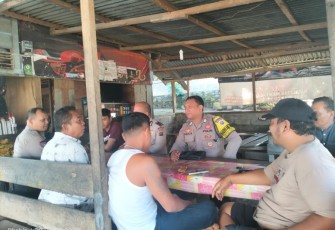 Bhabinkamtibmas Polsek Batang Toru, Bripka Zedda Zega, SH, tak henti-henti himbau warga untuk ciptakan Pemilu damai