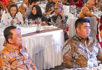 Bersama gubernur Prov Kepri dan Bupati Bintan Roby Kurniawan SPWK saat menyaksikan sambutan