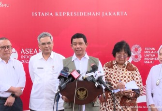  Kepala BNPB Letjen TNI Suharyanto, S.Sos., M.M. usai mengikuti Rapat Terbatas Mitigasi Dampak Fenomena El Nino di Istana Merdeka, Jakarta, Selasa (3/10).
