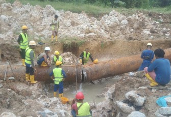 BU SPAM BP Batam Perbaiki Pipa 800 di Taman Baloi