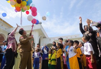 Gubernur Kepri H Ansar Ahmad  