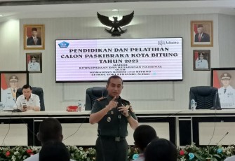 Dandim 1310/Bitung, Letkol Arm Yoki Efriandi Gumay, M.Han saat memberikan materi