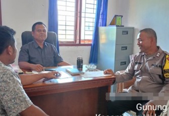 Bhabinkamtibmas Polsek Padang Bolak, Aiptu Pasomal Siregar, ajak Bacaleg untuk dukung tugas Polri tangkal hoaks, Kamis (2/11/2023)