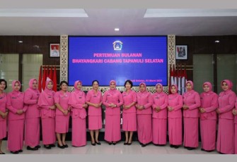 Wakil Ketua Bhayangkari Cabang Tapsel dan Seluruh Pengurus Photo Bersama