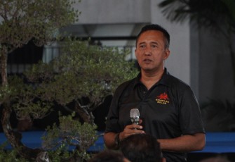 Komandan Kodiklatal (Dankodiklatal) Letjen TNI Marinir Nur Alamsyah menggelar reuni bersama Alumni Intai Para Amfibi (IPAM) Angkatan XIX Tahun 1992, bertempat di kediaman Dankodiklatal, Kertajaya Surabaya, Jumat (29/12/2023)