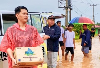 Sahabat Fathir Kota Tanjungpinang saat Berbagi Nasi Bungkus