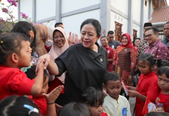 Ketua DPR RI Puan Maharani saat berjumpa anak-anak di Klaten