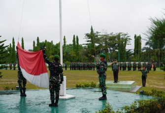 Prajurit Korem 121/ABW Laksanakan Pemeriksaan Buku Saku Netralitas TNI 