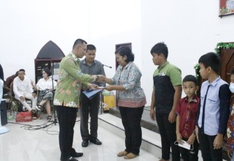Dandim saat Hadiri Perayaan Natal Keluarga Besar Korem 102 Panju Panjung