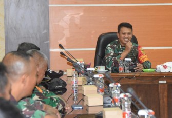 Dalam rangka pengamanan Bandara Internasional Juanda pada libur Natal dan tahun baru 2024, Satgaspam Bandara Juanda menggelar koordinasi kesiapan di rupat bawah Mako Lanudal Juanda, Kamis (14/12)