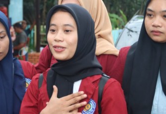 Sejumlah Mahasiswi dari Universitas Muhammadiyah Tapanuli Selatan (UMTS) menyambut positif program Kapolres Tapanuli Selatan (Tapsel), AKBP Imam Zamroni, SIK, MH, yang menjadikan Desa Sialogo, Kecamatan Angkola Barat, jadi Kampung Bebas dari Narkoba.
