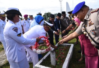 Koarmada III dan Keluarga Besar TNI Lakukan Ziarah