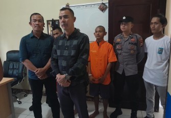 Kasat Narkoba Polres Kepahiang IPTU Tomi Sahri saat memberi keterangan pers,