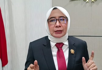 Wakil Ketua DPRD Jatim, Anik Maslachah