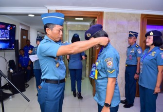Sekretaris Dinas Penerangan Angkatan Laut (Sekdispenal) Kolonel Laut (P) Nanang Hariono, saat pembukaan kursus, di Mabesal, Cilangkap, Senin (11/09). 