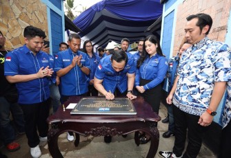 AHY saat meresmikan Kantor DPC Pacitan, Minggu (15/1) sore. 