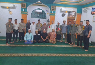 Foto Bersama usai salat berjamaah