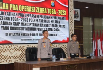 Kapolres Tapanuli Selatan (Tapsel), AKBP Imam Zamroni, SIK, MH, didampingi Kabag Ops, Kompol Johannes Napitupulu, SH, MH, memimpin Latihan Pra Operasi Zebra Toba 2023 di Aula Pratidina Mako Polres setempat, Senin (4/9/2023) siang.